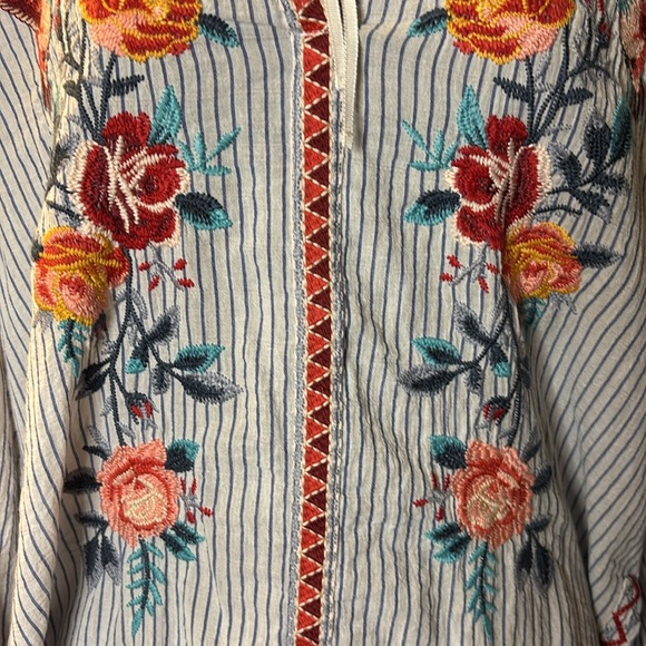 Johnny Was Hummingbird Embroidered Pinstriped Blue White Stripe Tunic Flowers XS - Picture 5 of 15